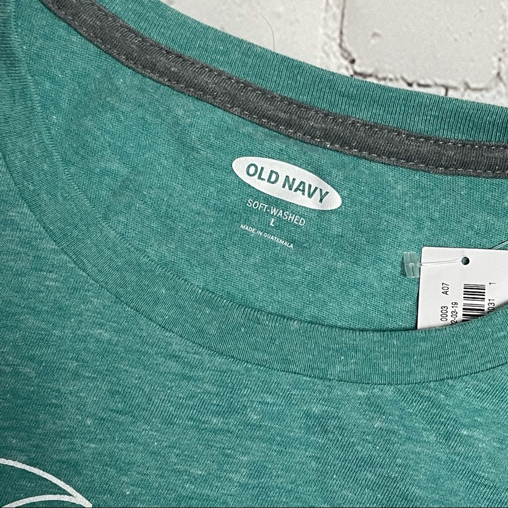 🆕[on] graphic tee - Picture 2 of 2
